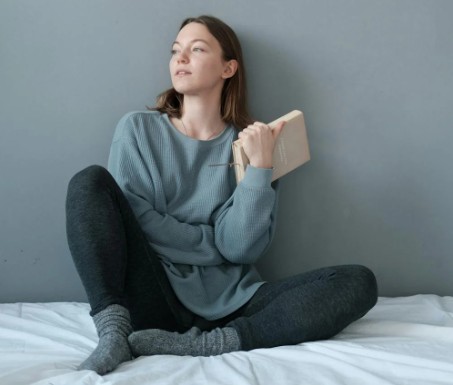 ragazza con ADHD che non riesce a leggere